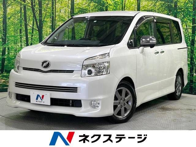 TOYOTA VOXY 4WD 2010