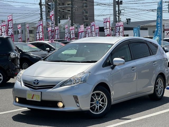 TOYOTA PRIUS ALPHA 2014