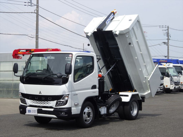 Mitsubishi CANTER 2024