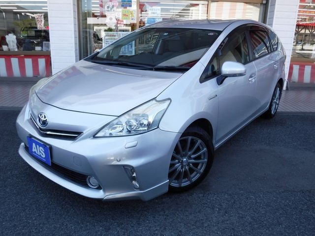 TOYOTA PRIUS ALPHA 2013