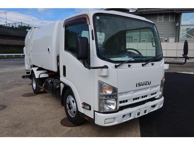 Isuzu ELF 2012