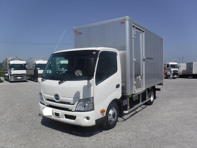 Hino DUTRO 2024