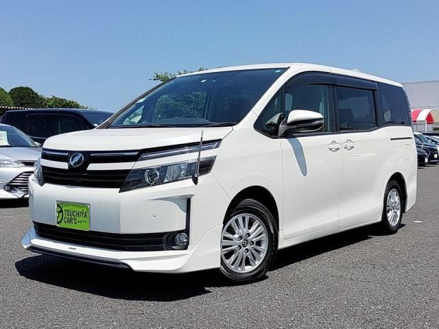 TOYOTA VOXY 2015