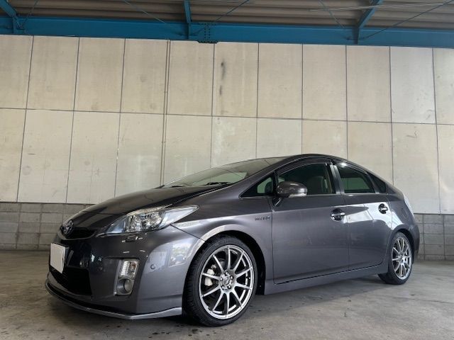 TOYOTA PRIUS 2011