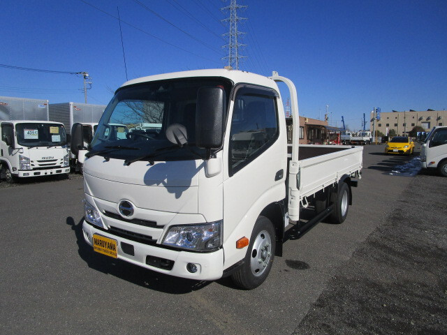 Hino DUTRO 2024