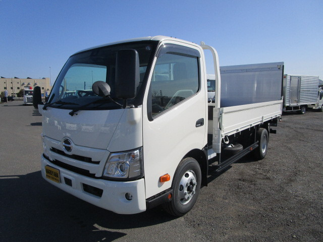 Hino DUTRO 2024