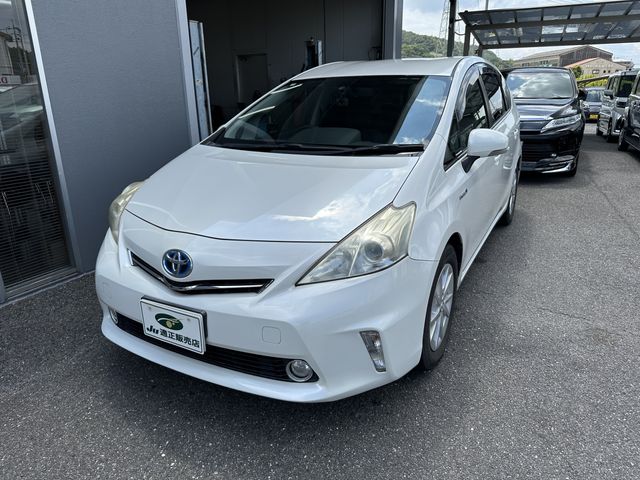 TOYOTA PRIUS ALPHA 2012