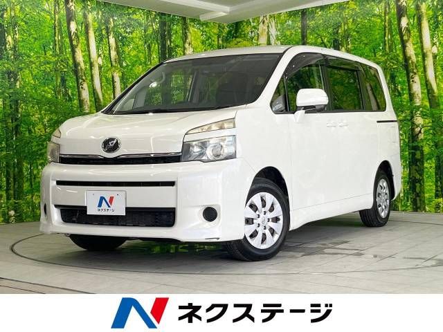 TOYOTA VOXY 2013