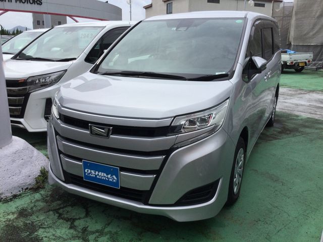 TOYOTA NOAH 4WD 2017