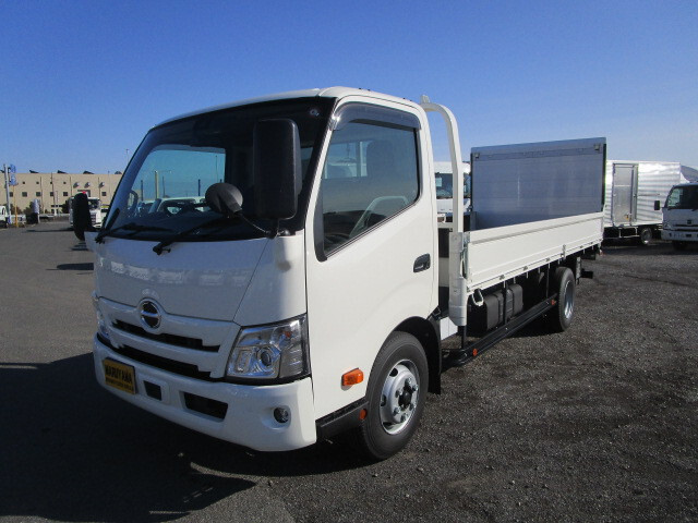 Hino DUTRO 2024