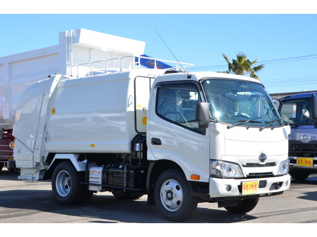 Hino DUTRO 2023