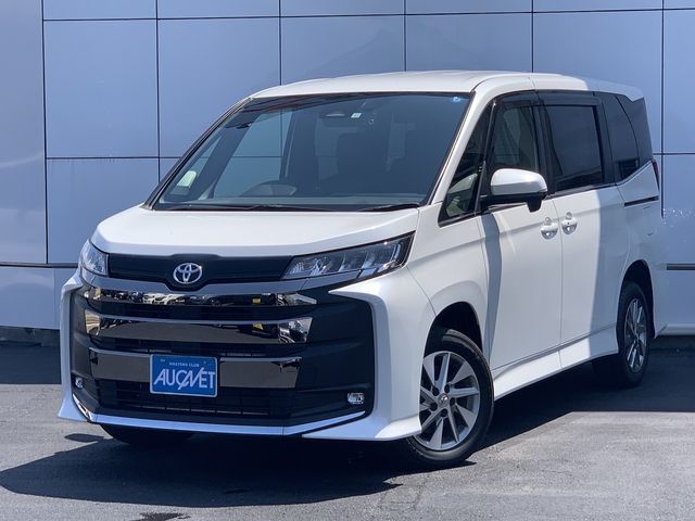 TOYOTA NOAH 4WD 2022