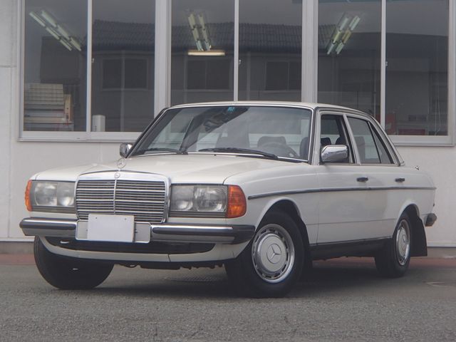 MERCEDES-BENZ MEDIUM class sedan 1983