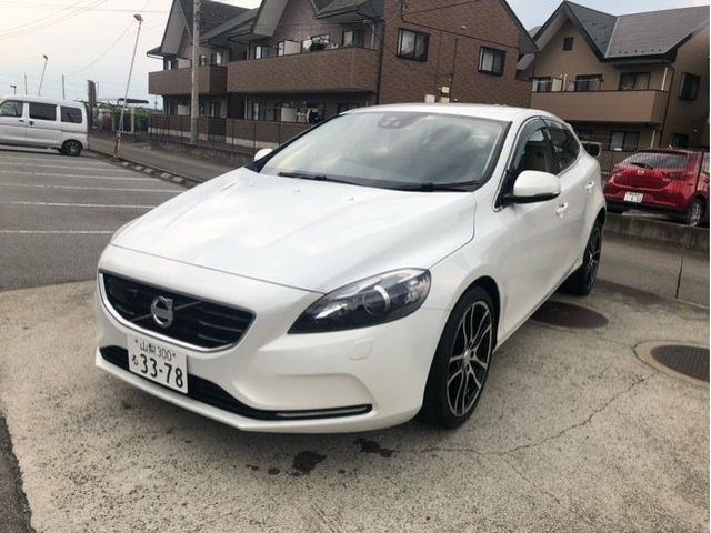 VOLVO V40 2014