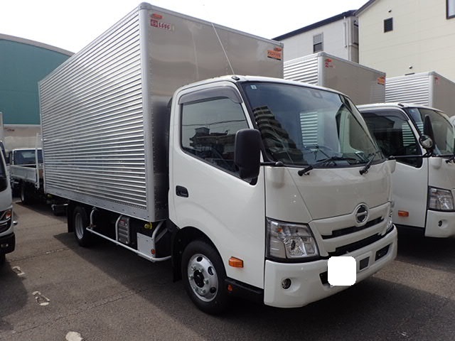 Hino DUTRO 2024