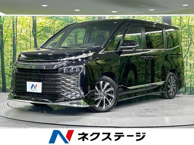 TOYOTA VOXY HYBRID 2022