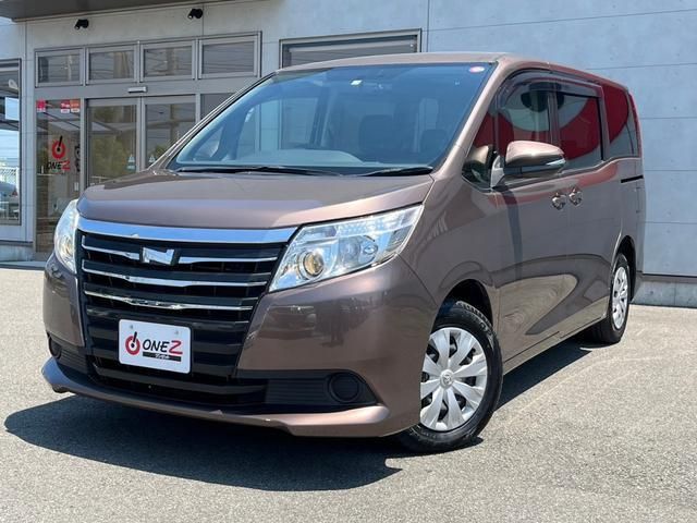 TOYOTA NOAH 2015