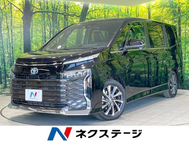 TOYOTA VOXY HYBRID 2022