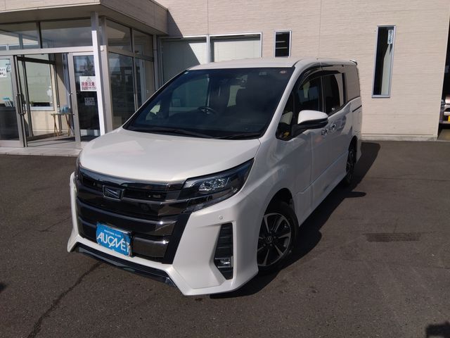 TOYOTA NOAH 4WD 2018