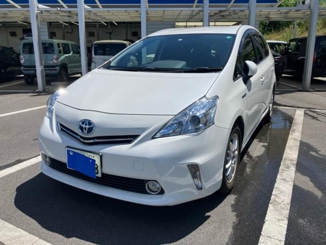 TOYOTA PRIUS ALPHA 2011