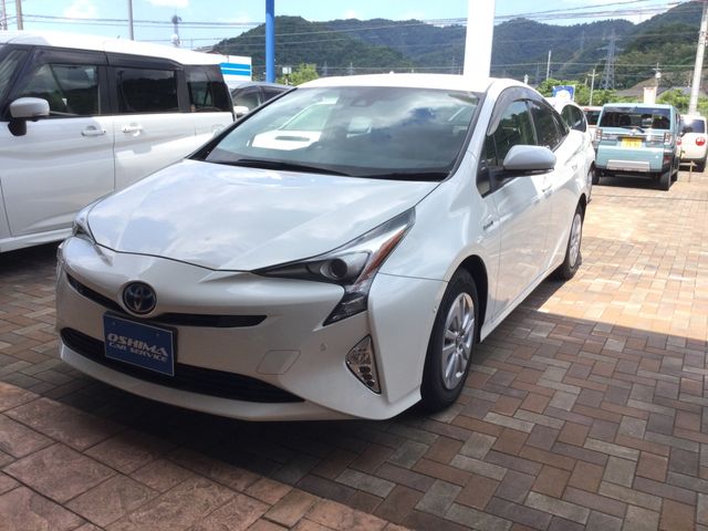 TOYOTA PRIUS 2017