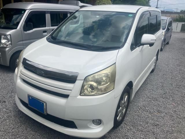 TOYOTA NOAH 2008