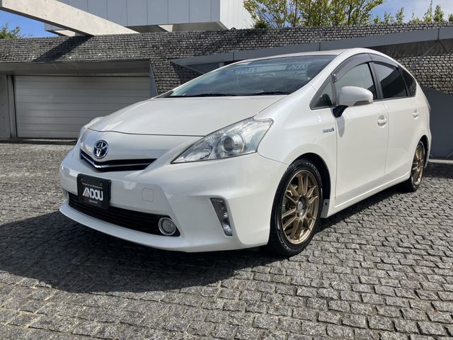 TOYOTA PRIUS ALPHA 2012