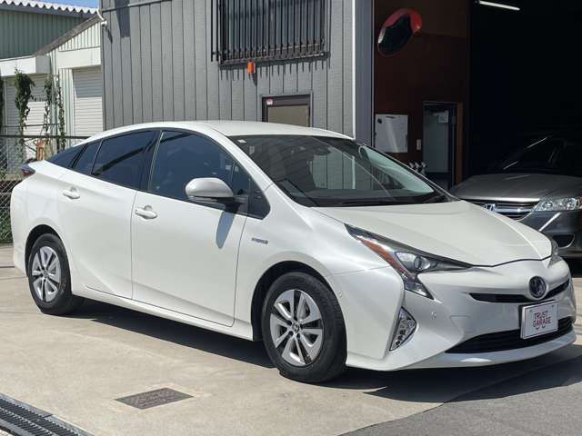 TOYOTA PRIUS 2016