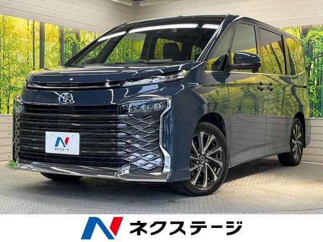 TOYOTA VOXY HYBRID 2023