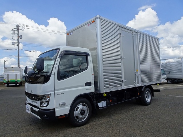 Mitsubishi CANTER 2023