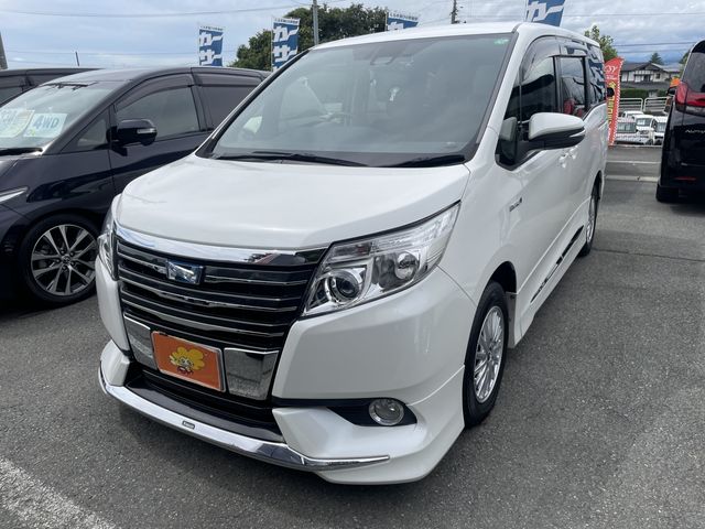 TOYOTA NOAH HYBRID 2017