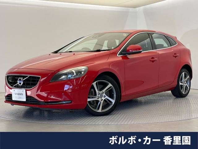 VOLVO V40 2016