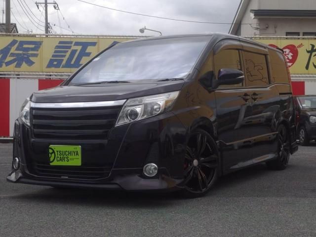 TOYOTA NOAH 2014