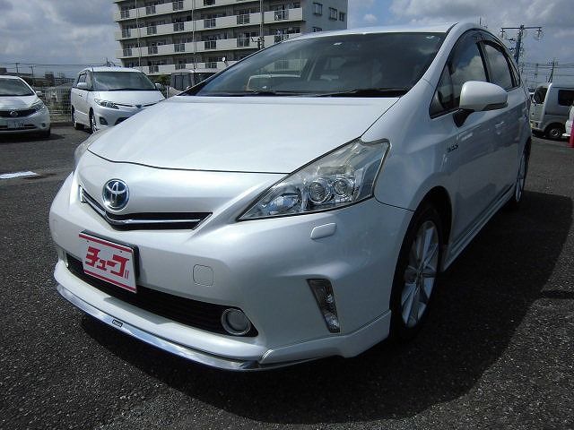 TOYOTA PRIUS ALPHA 2014