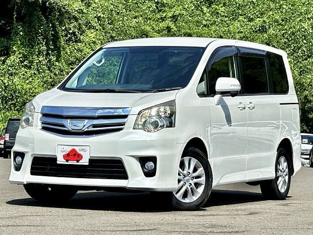 TOYOTA NOAH 4WD 2010