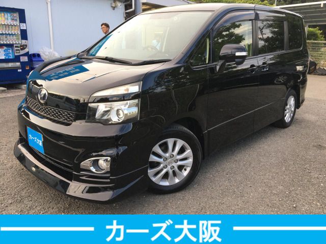 TOYOTA VOXY 2013