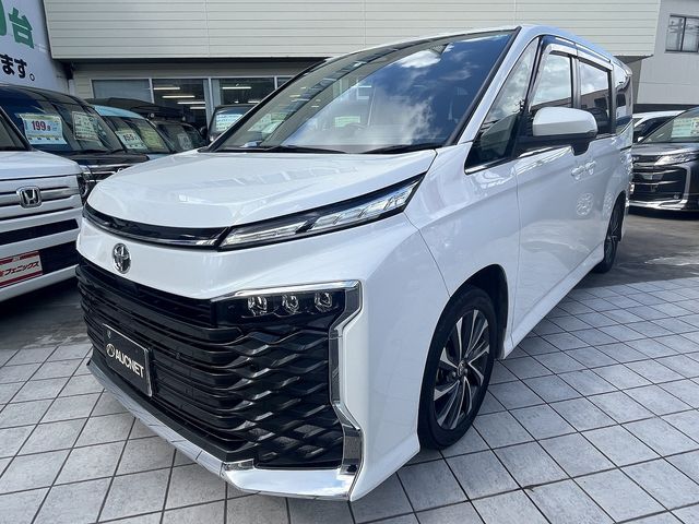 TOYOTA VOXY 2022