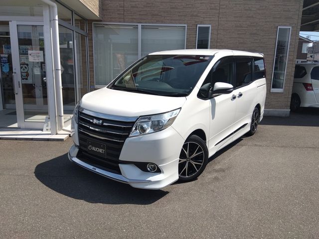 TOYOTA NOAH 2015