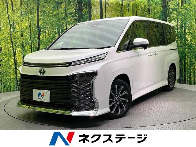 TOYOTA VOXY HYBRID 2023