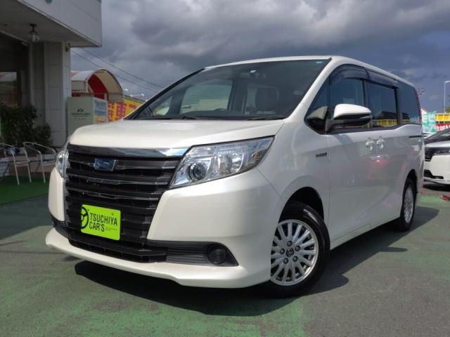 TOYOTA NOAH HYBRID 2015