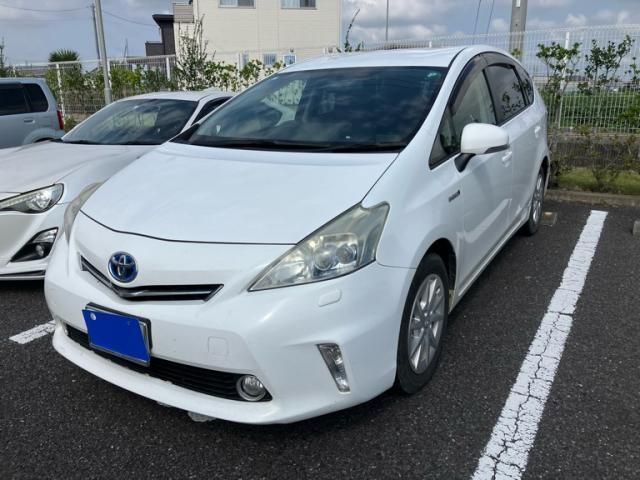 TOYOTA PRIUS ALPHA 2012