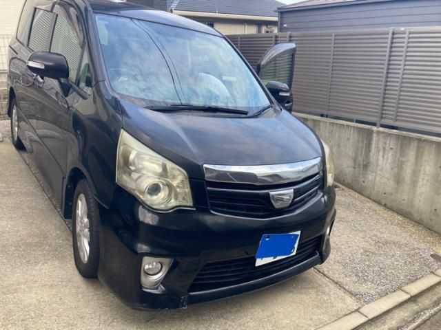 TOYOTA NOAH 2011