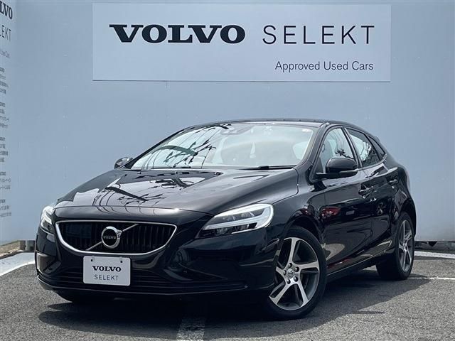 VOLVO V40 2019