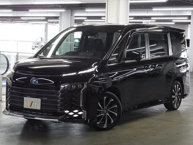 TOYOTA VOXY HYBRID 2022