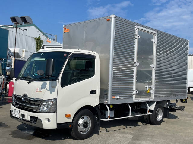 Hino DUTRO 2023