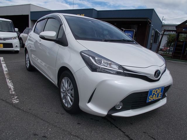 TOYOTA VITZ 2015