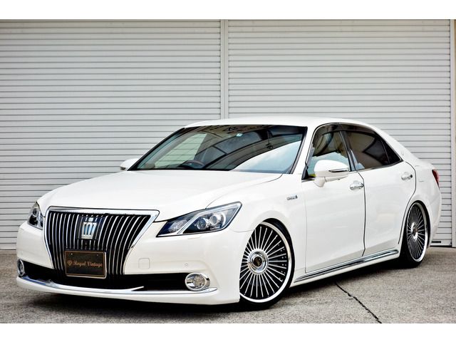 TOYOTA CROWN MAJESTA HYBRID 2013