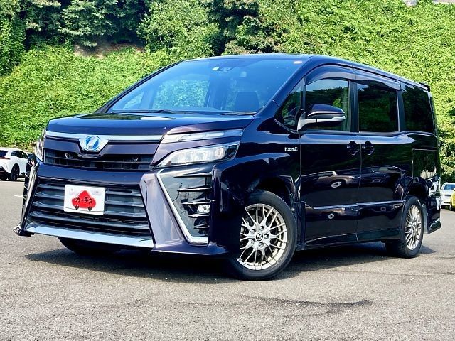 TOYOTA VOXY HYBRID 2017