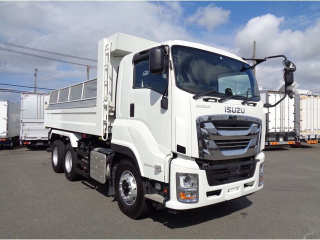 Isuzu GIGA 2023