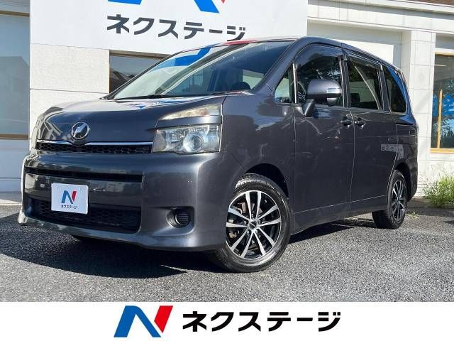 TOYOTA VOXY 2010